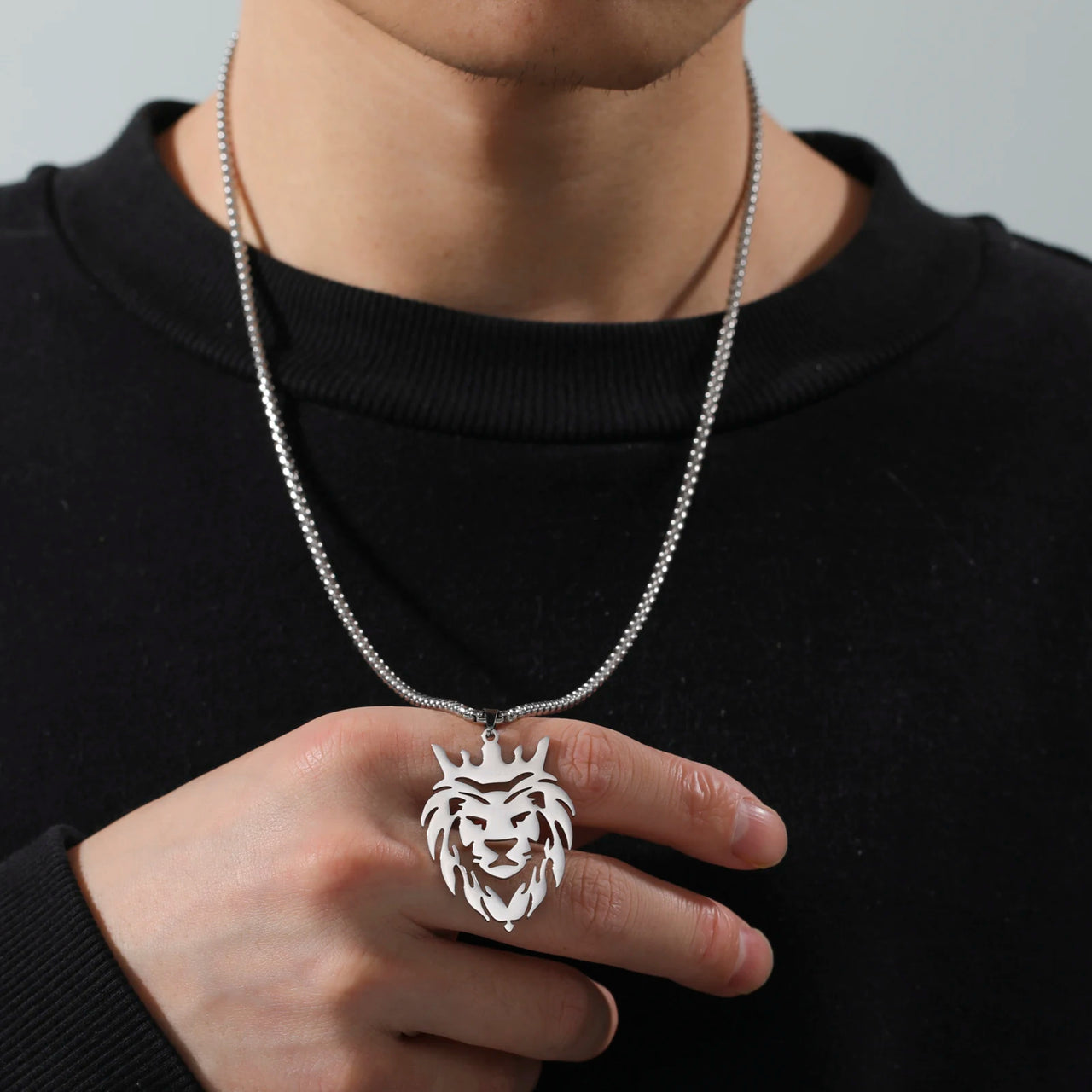 Lion pendant necklace unisex style