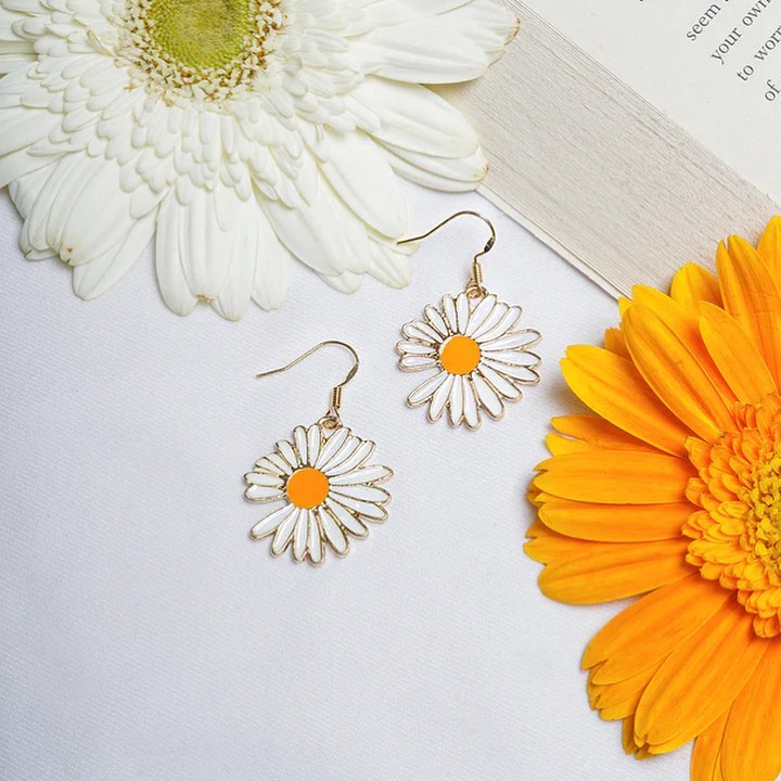 Daisy flower earrings