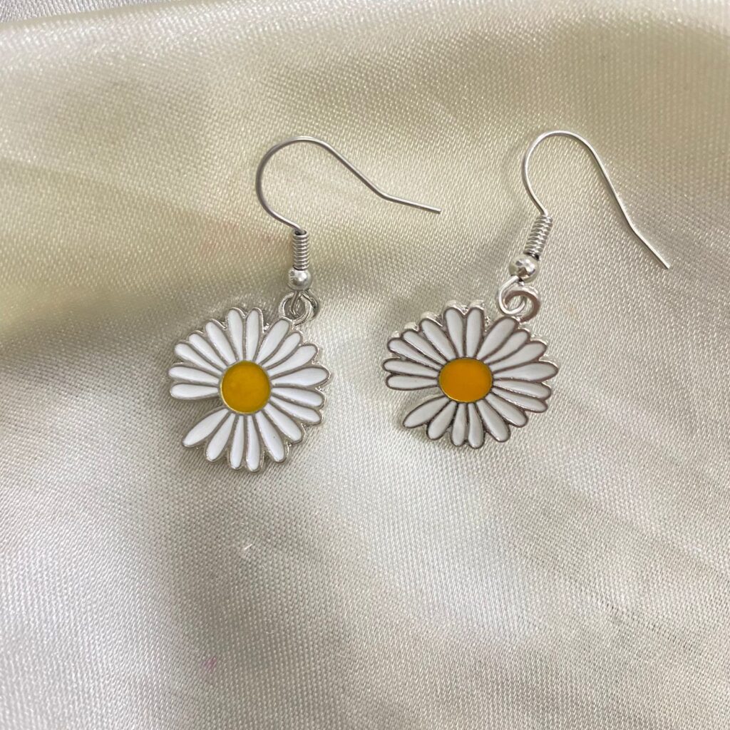 Daisy flower earrings