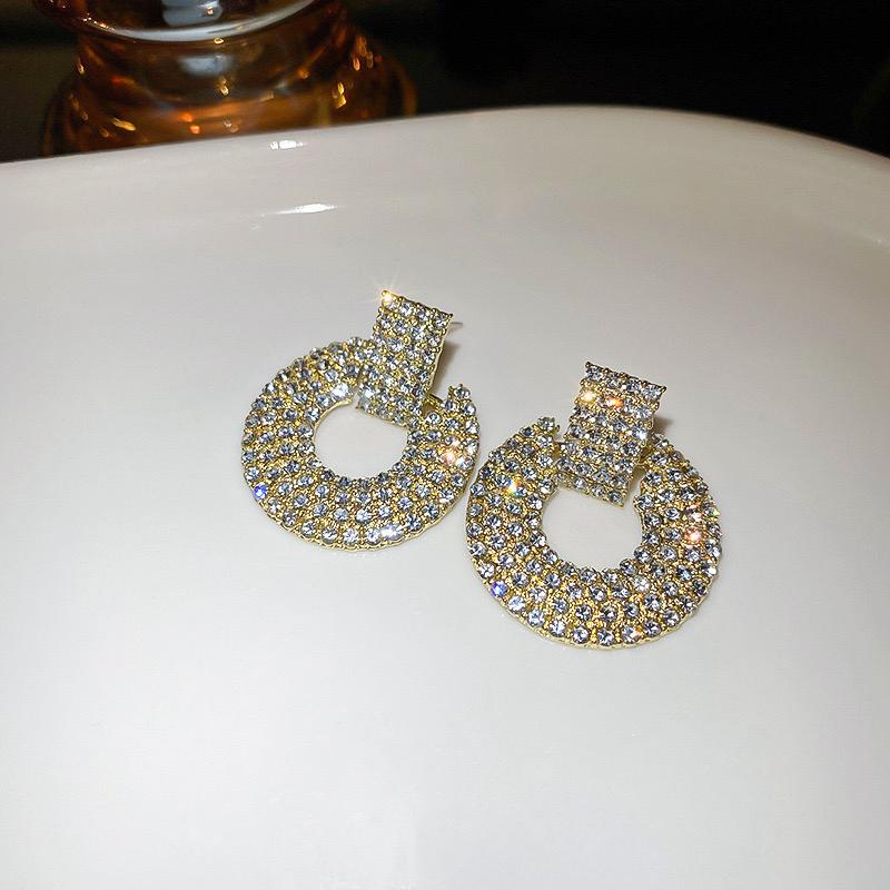 Luxury Sparkling Circle Stud Earrings