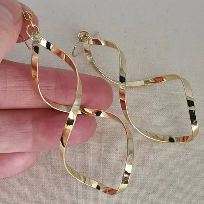 Wave dangle shape Earrings for women