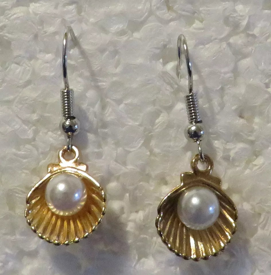 Pearl shell earrings